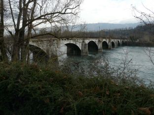 À Montmélian, le pont Cuenot (1674-1684) avait remplacé un pont de bois de 1270. Photo A.D. / CCA