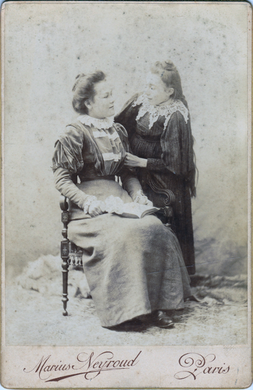 Pauline et Caroline ? (Coll.ADh)