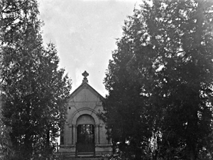 la chapelle funéraire (photo sur plaque Léon Vidone, fonds J.A.)