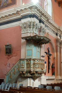 La chaire à l'angle de la chapelle du Rosaire de l'église St-Martin de Chamoux - photo JF.Dh.