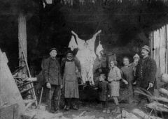 La mort du cochon, 1931, famille Choudin - Fonds G.C. / CCA