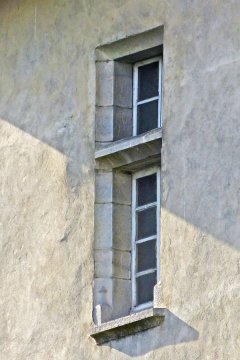 Une fenêtre du château. Photo A.Dh.