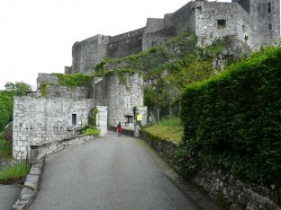 L'accès au château de Miolans. Photo A.Dh.