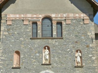 Façade de l'église St Martin de Chamoux (détail) - Photo A.Dh.