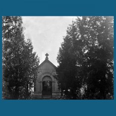 La chapelle funéraire des Sonnaz au centre du cimetière - Fonds JA / CCA