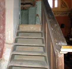 La jonction de l'escalier avec la cuve pose problème - photo AJF.Dh