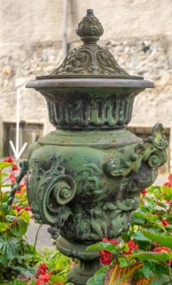 L'urne dans un coin de la Place de l'Ancienne Mairie - Photo JF.Dh.