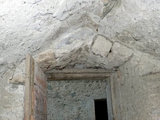 La porte d'accès au clocher - vue intérieure - photo A.Dh.