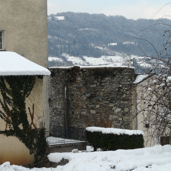 Un mur de l'ancien château de la Rochette ? (73) - photo A.Dh.