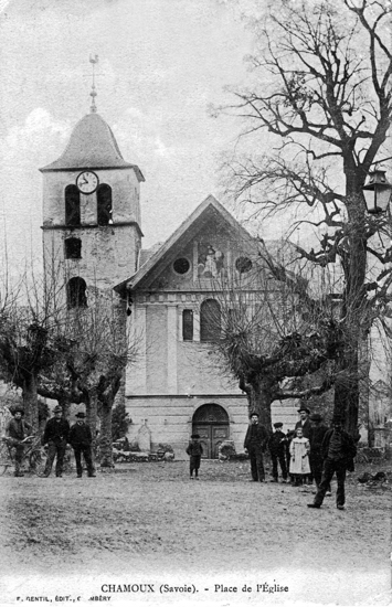 Au début du 20e siècle, l'église de Chamoux avait encore son décor baroque, et sa freesque des Avondo