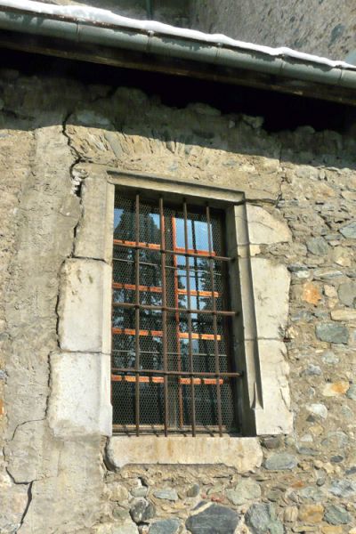 Église saint-Martin : fenetre de la sacristie - photo A.Dh.
