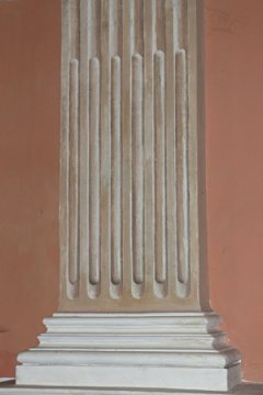 Pilastre dans l'église St-Martin de Chamoux : léger relief et trompe-l'œil - photo ADh.