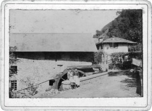 Le vieux moulin, dit "Fabrique de pâtes Allamand" au début du 20e siècle. Photo CCA/C.B.